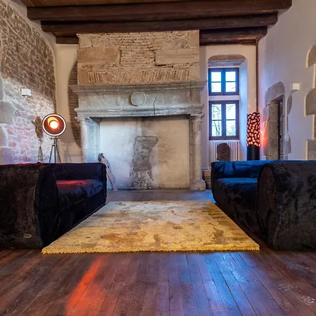 Chateau De Saint Dau