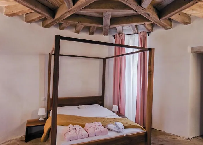 Chateau De Saint Dau Nyaraló