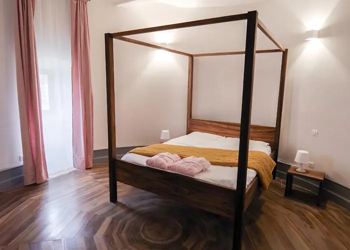 Chateau De Saint Dau Nyaraló Figeac