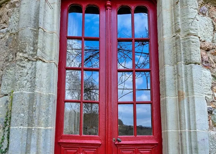 Chateau De Saint Dau Nyaraló